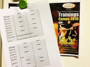 Gelb-Weisse Turnierpaare schwitzen im Trainings-Camp